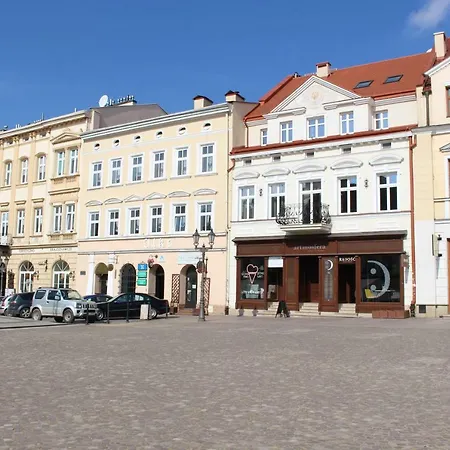 Rynek 24 *